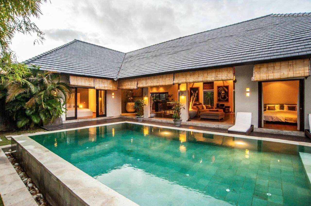 Seminyak Villa Esterno foto